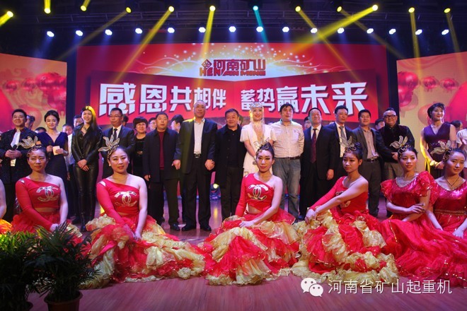 各位領(lǐng)導(dǎo)、嘉賓及公司領(lǐng)導(dǎo)與演員合影留念.jpg